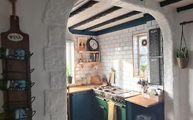 Old Road Cottage Pet Friendly Outdoors Beaches