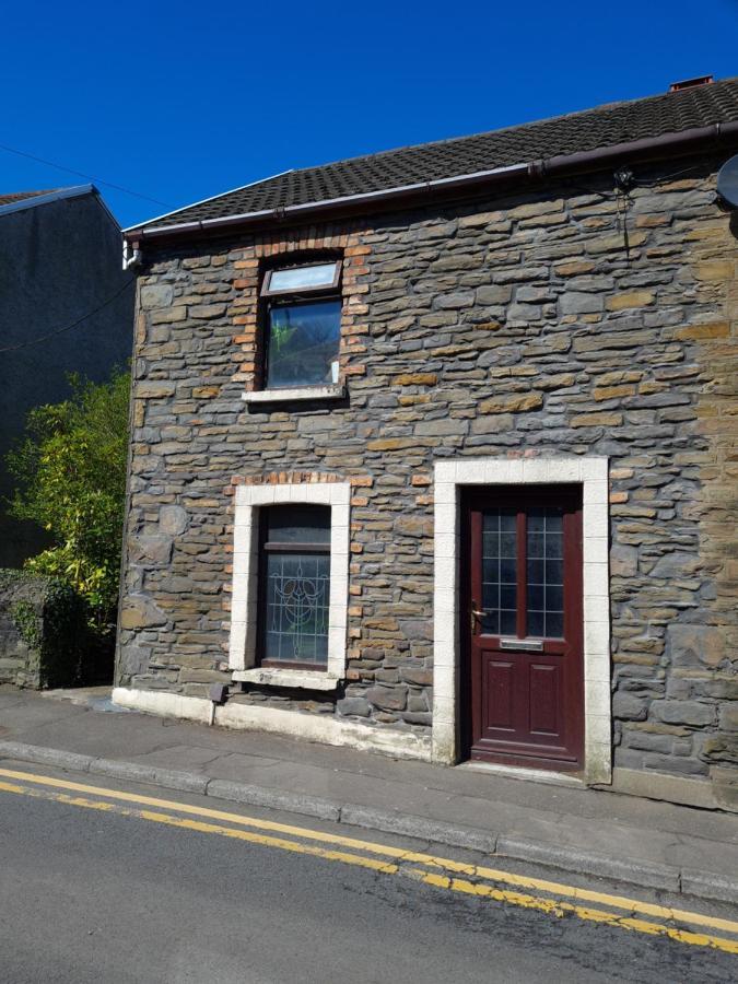 Old Road Cottage Pet Friendly Outdoors Beaches Neath Exterior photo