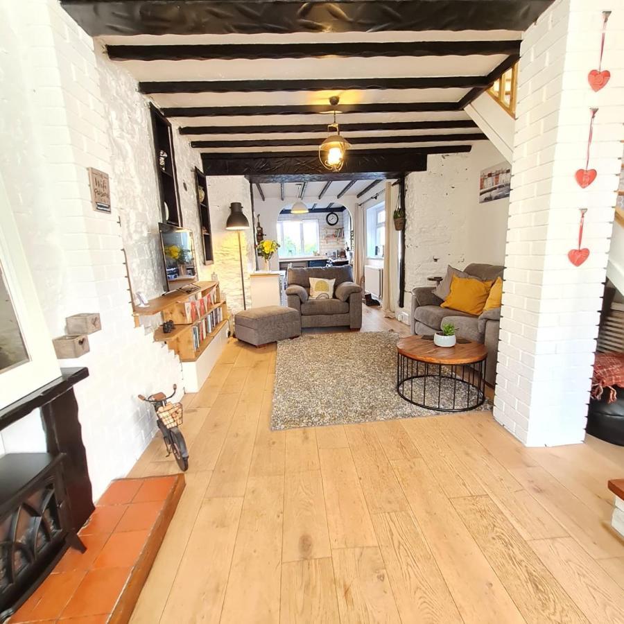 Old Road Cottage Pet Friendly Outdoors Beaches Neath Exterior photo